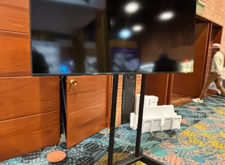 Alquiler de Pantalla - Monitor Industrial (8) - App Zone Web